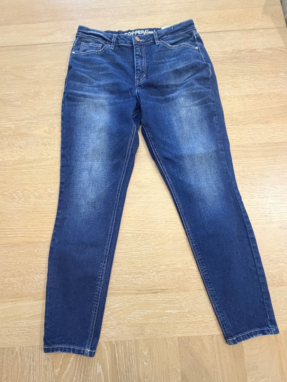Women's High-Rise Skinny Jeans in Dark Blue Wash - Picture 2 of 7